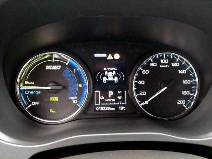 Mitsubishi Outlander 2.4 PHEV Plus Spirit 4WD 360° a.1.Hand