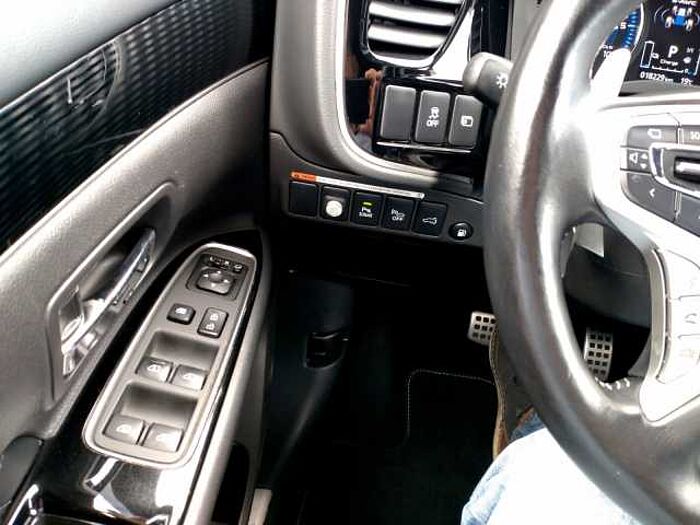 Mitsubishi Outlander 2.4 PHEV Plus Spirit 4WD 360° a.1.Hand